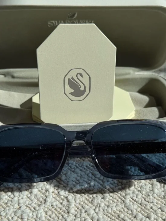 Stunning Swarovski Smoke-Blue Rectangular Sunglasses with baguette crystals ๐๐๐ - Picture 5 of 16